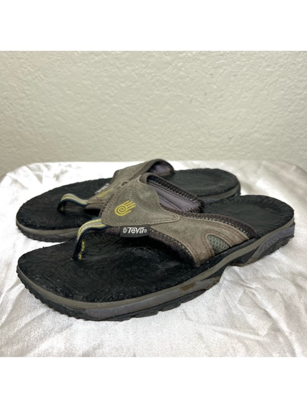 Teva Xpdition Flip Flop Sandals Tan Suede Men’s Size 7